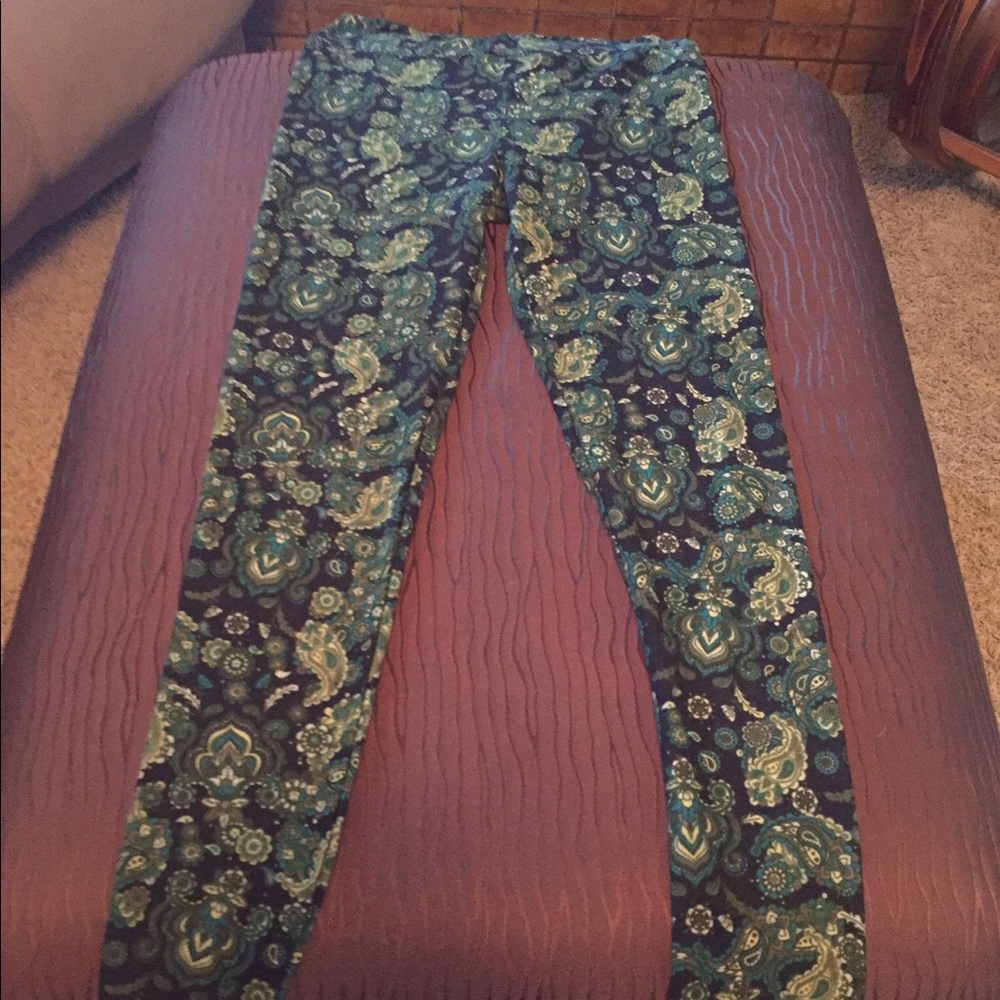 LuluRoe One Size Leggings Paisley Print